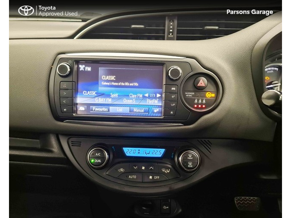 2015 Toyota Yaris - image 10