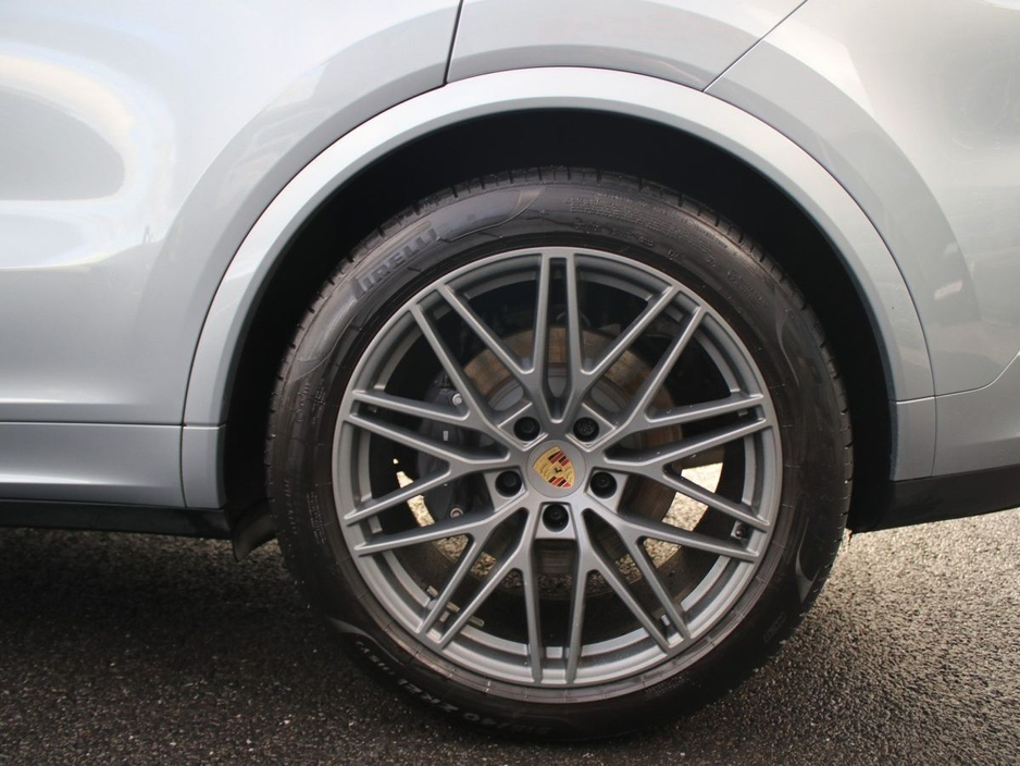 2024 Porsche Cayenne E-Hybrid Coupe €105,000