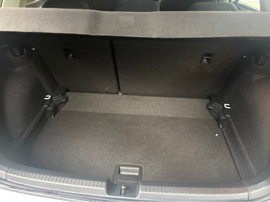 2022 Volkswagen Polo - image 2