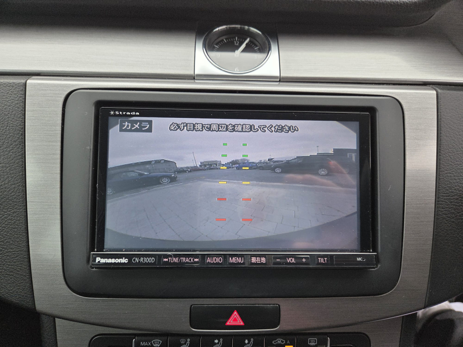 2011 Volkswagen Passat - image 17