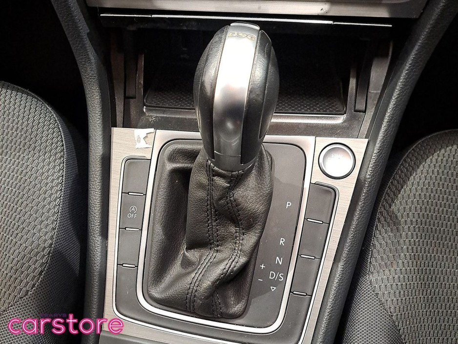 2015 Volkswagen Golf - image 16