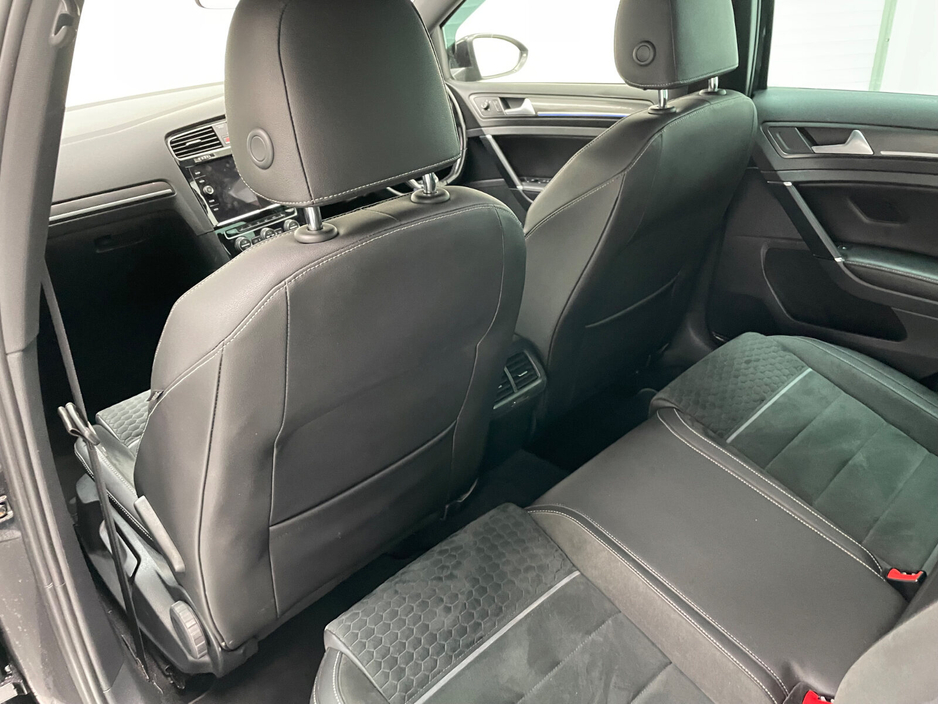 2018 Volkswagen Golf - image 16