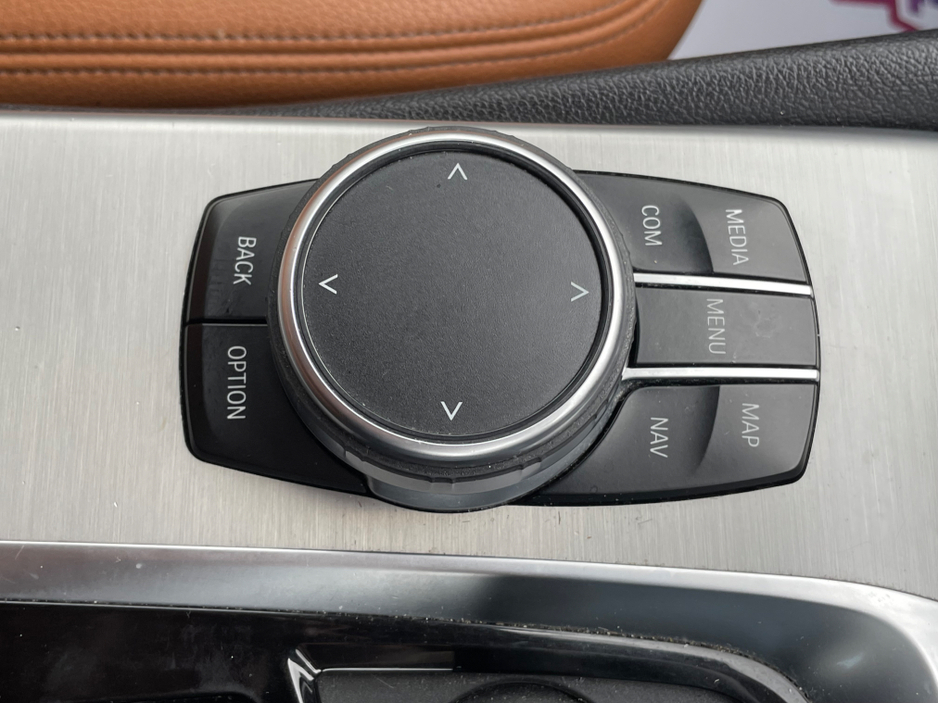 2019 BMW 5 Series - image 18