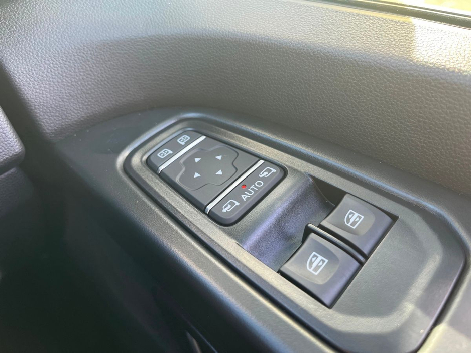 2026 Renault Trafic - image 9