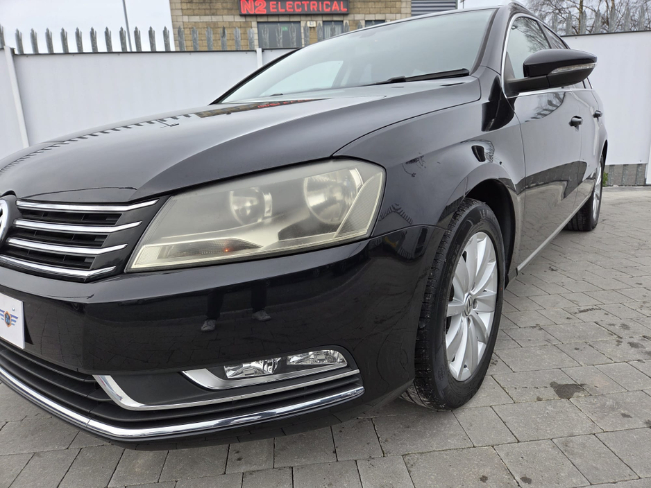 2013 Volkswagen Passat - image 5