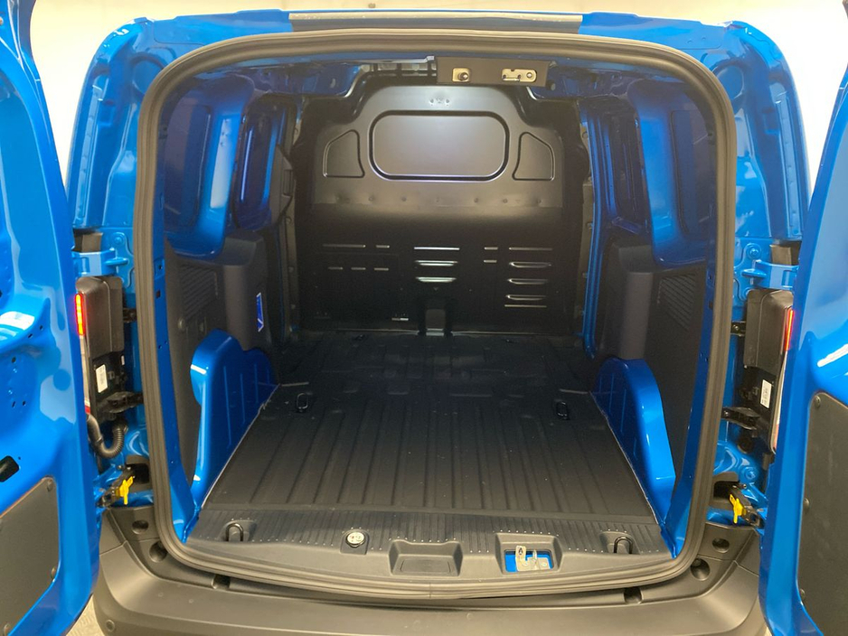 2026 Ford Transit Courier - image 9