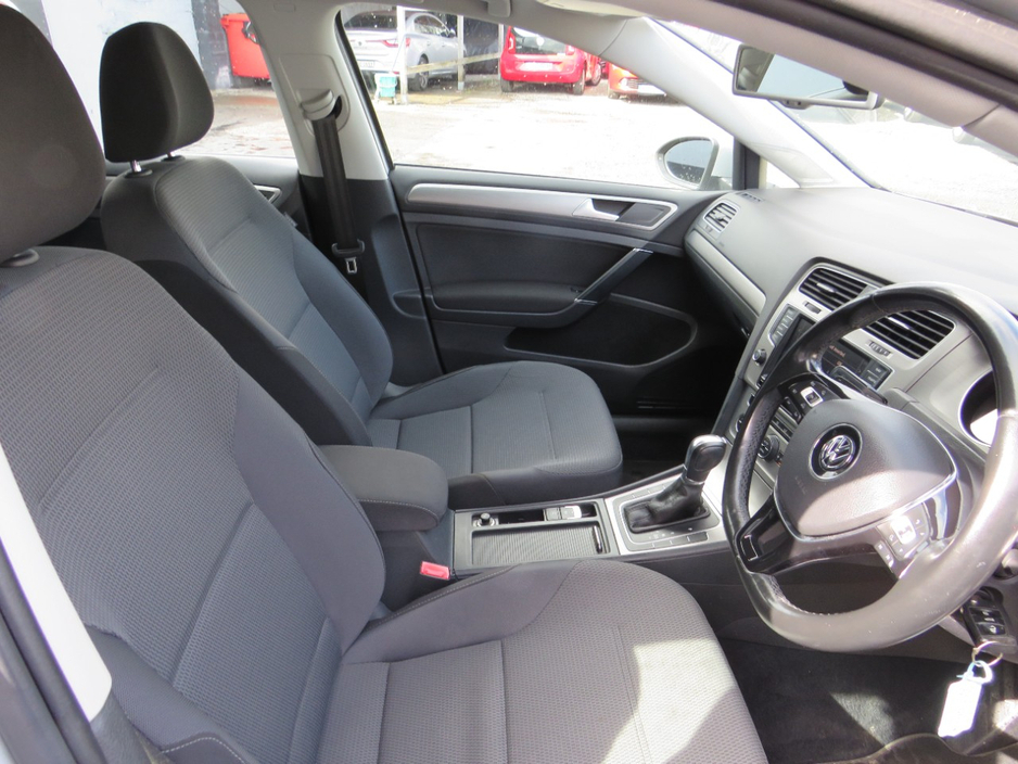 2015 Volkswagen Golf - image 11