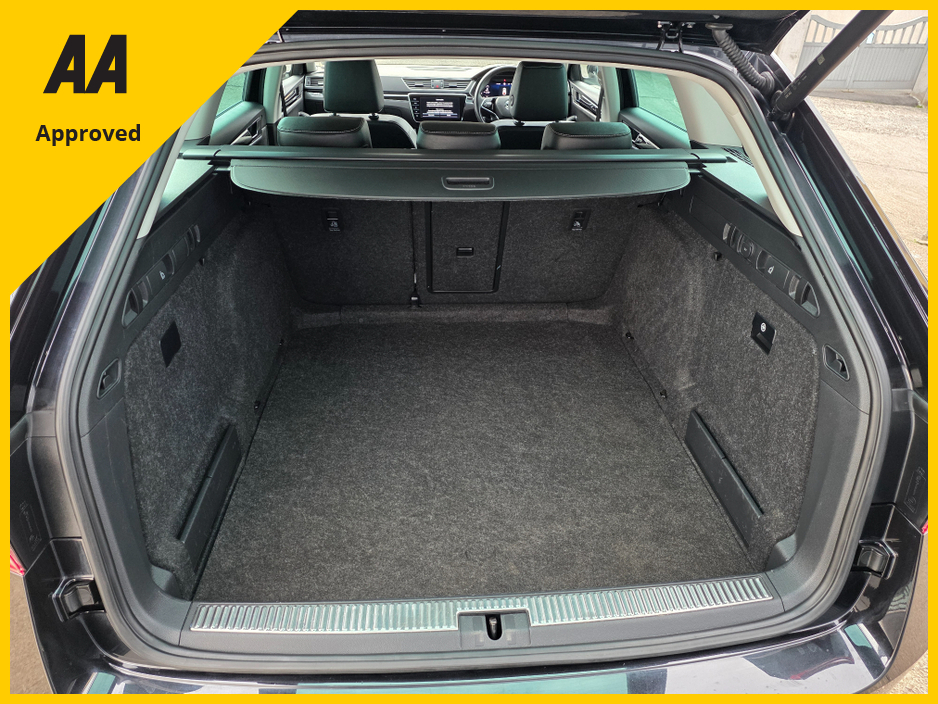 2022 Skoda Superb - image 8