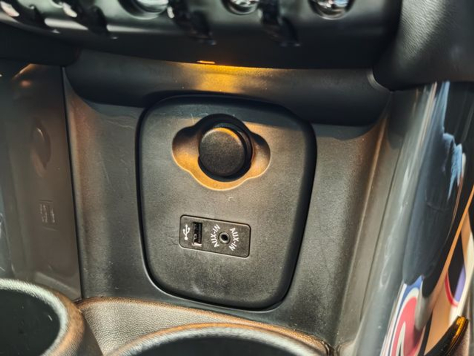 2017 MINI Cooper D - image 38