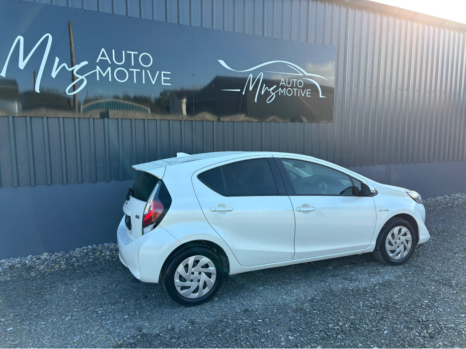 2019 Toyota Aqua - image 5