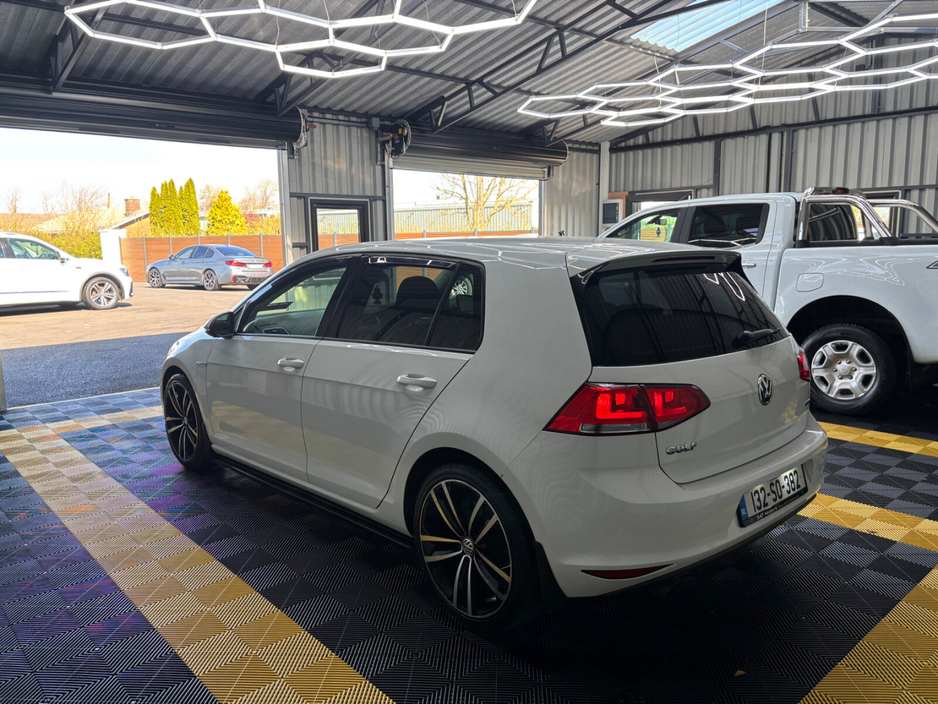 2013 Volkswagen Golf - image 8