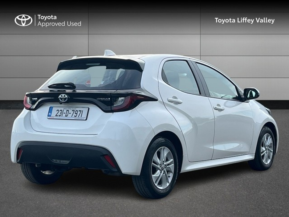 2023 Toyota Yaris - image 2