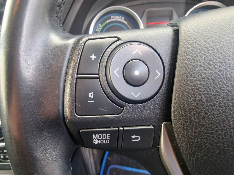 2014 Toyota Auris - image 16