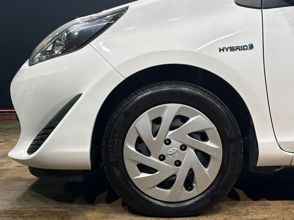 2017 Toyota Aqua - image 10