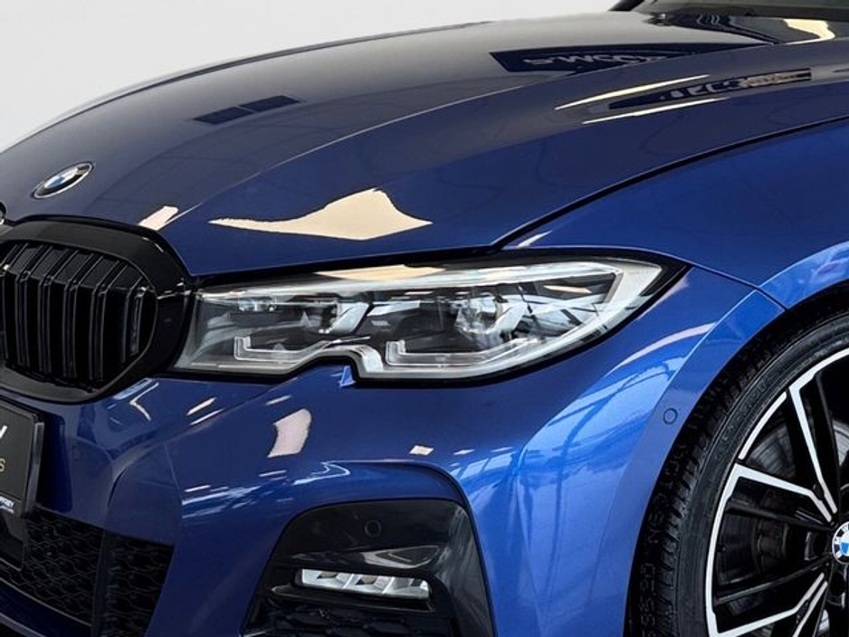 2020 BMW 3 Series - image 9