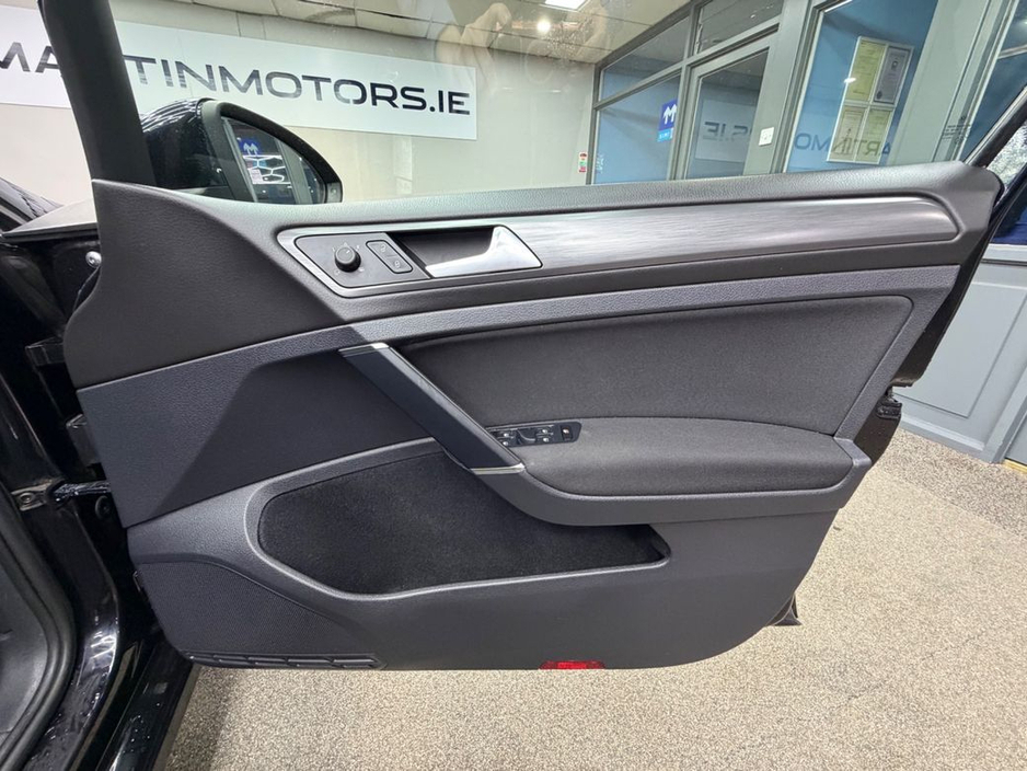 2017 Volkswagen Golf - image 25