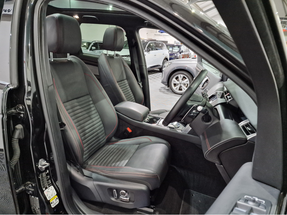 2021 Land Rover Discovery Sport P300E R-DYNAMIC HSE (PAN ROOF) AWD AUTOMATIC **TOP SPEC / APPLE CARPLAY / BLIND SPOT ASSIST / CRUISE CONTROL / ELECTRIC BOOTLID / FULL LEATHER / HEATED SEATS / MERIDIAN SOUND / 360 DEGREE CAMERA** €36,900