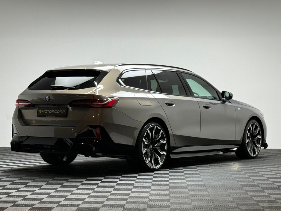 2025 BMW 5 Series - image 6