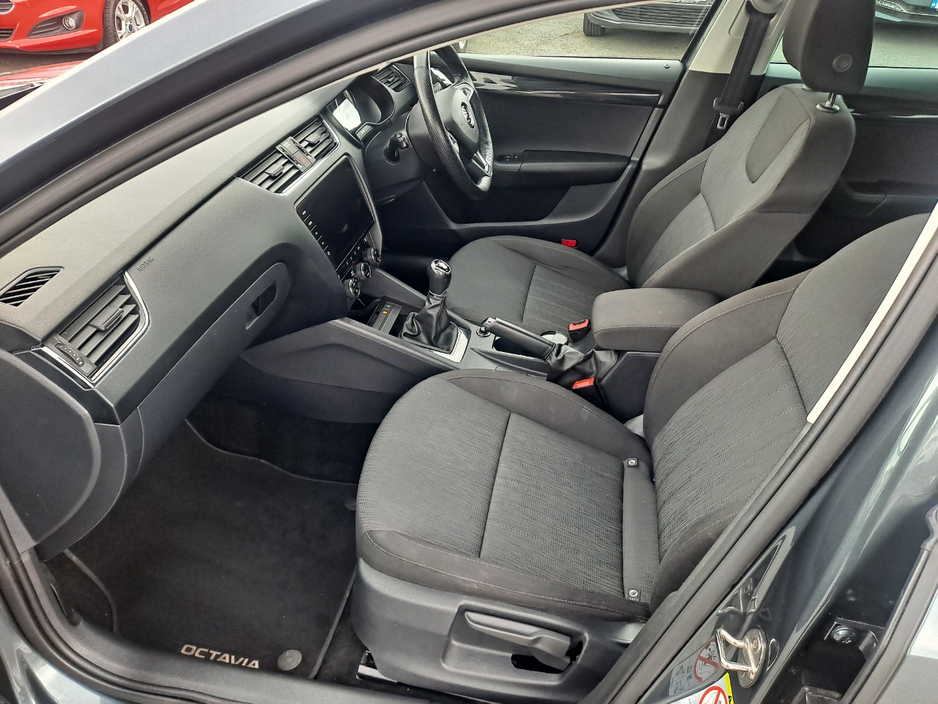 2020 Skoda Octavia - image 16