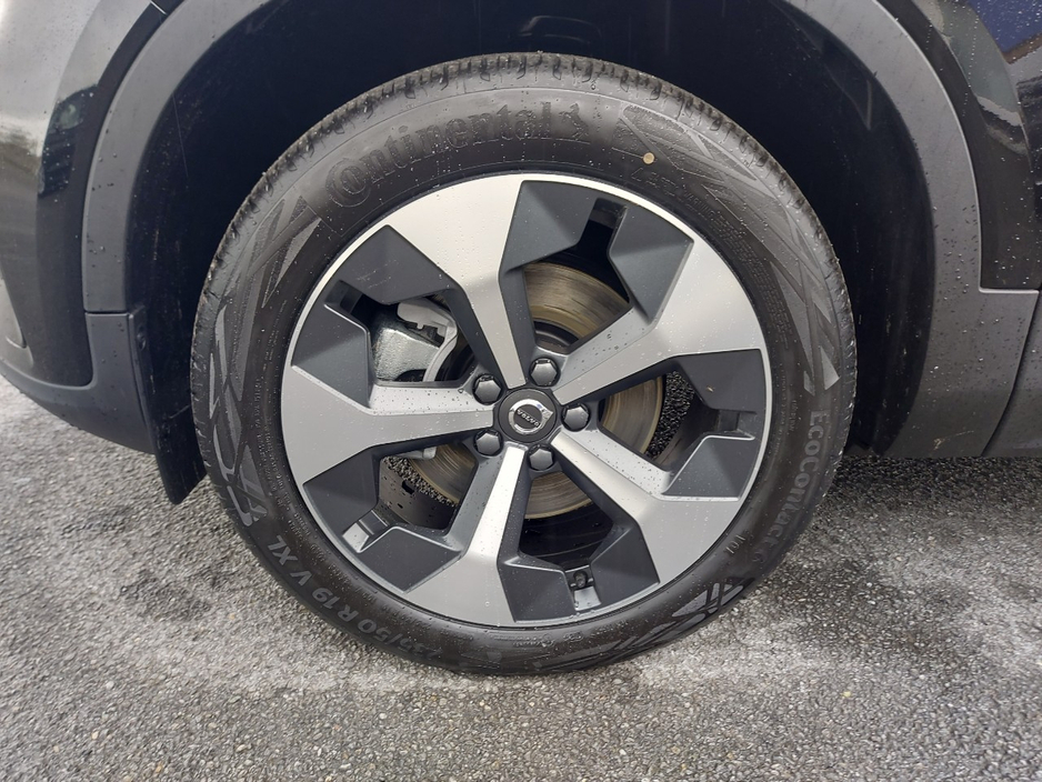 2026 Volvo XC40 - image 12