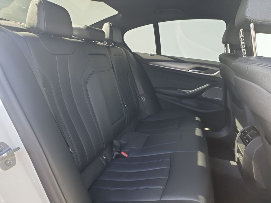2020 BMW 5 Series - image 11