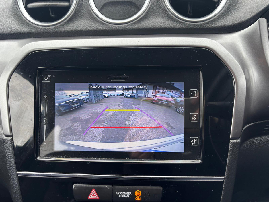 2019 Suzuki Vitara - image 2