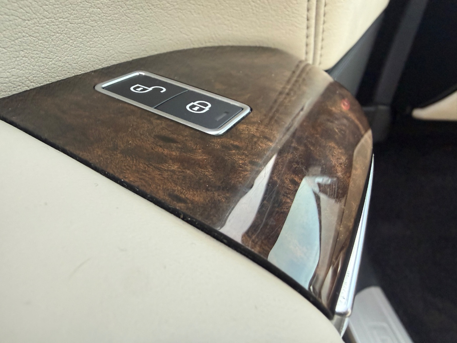 2016 Land Rover Range Rover - image 14