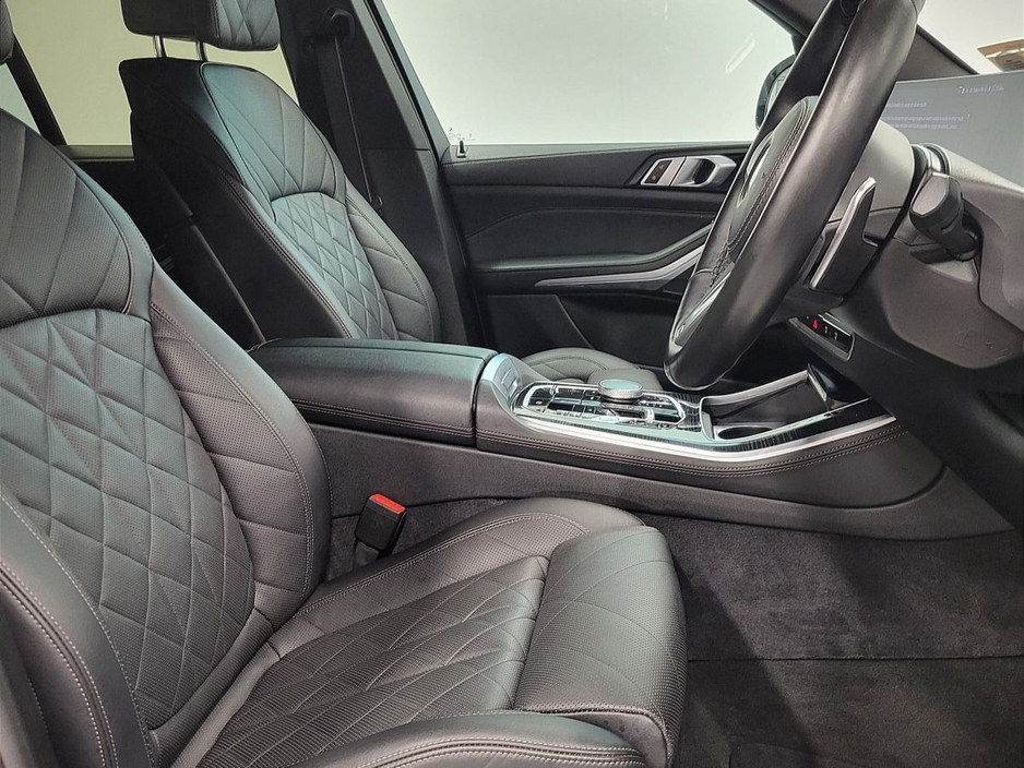2024 BMW X5 - image 12