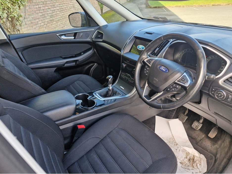 2017 Ford Galaxy - image 26