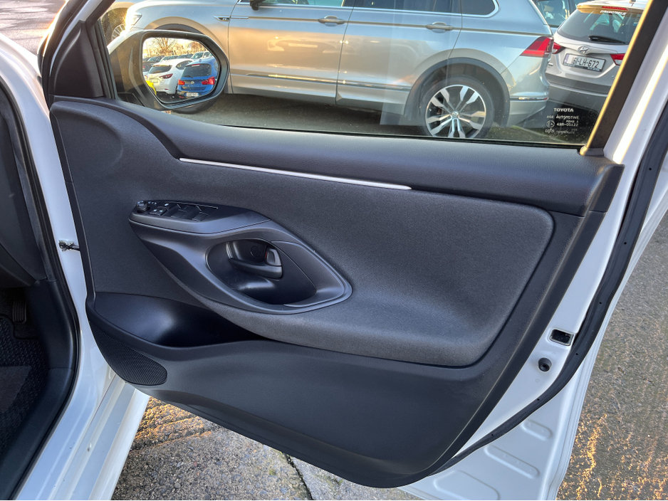 2021 Toyota Yaris X HYBRID 1.5 AUTOMATIC PETROL //KEYLESS ENTRY//REVERSE CAMERA//ADAPTIVE CRUISE CONTROL// €15,950