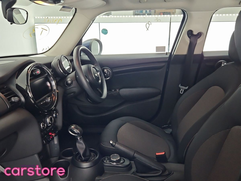 2017 MINI Hatch - image 12