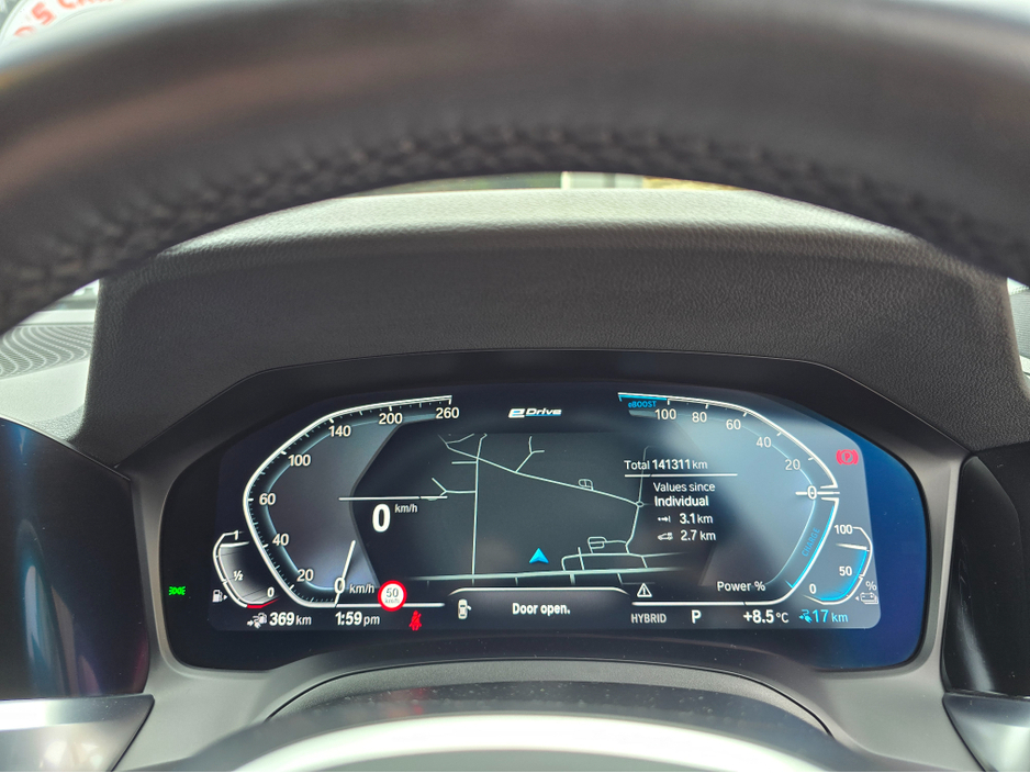 2021 BMW 3 Series - image 26