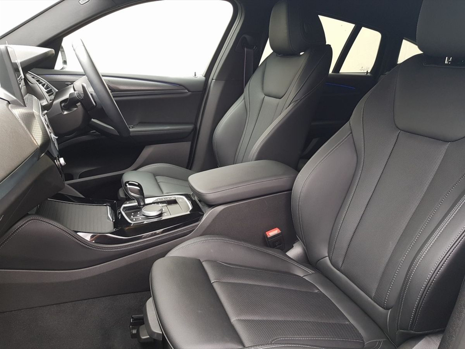 2025 BMW X4 - image 7