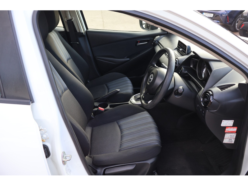 2016 Mazda Demio - image 13