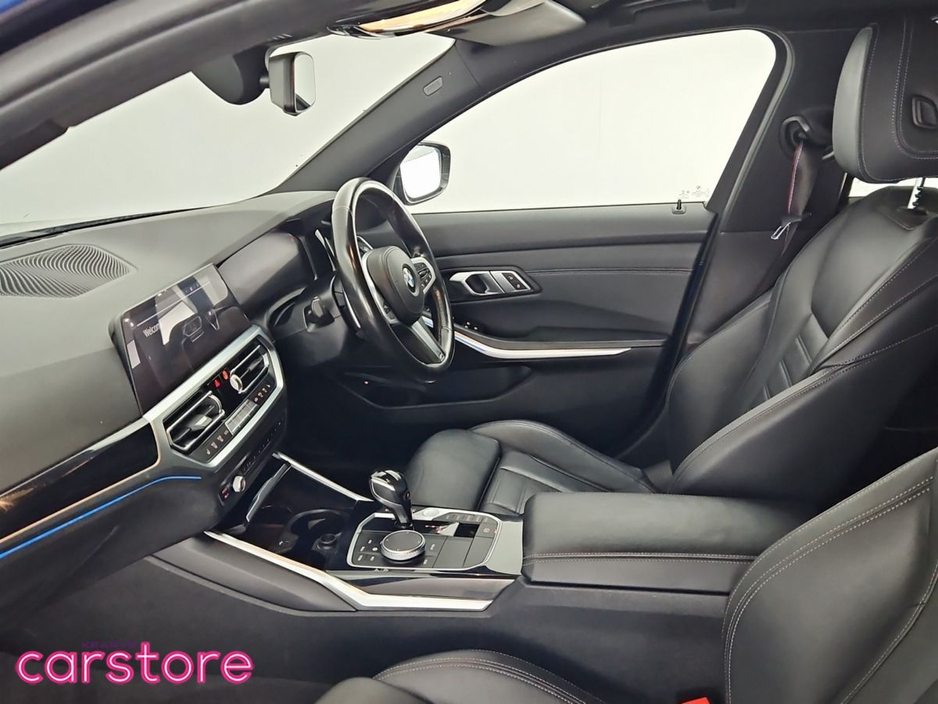 2020 BMW 3 Series - image 12