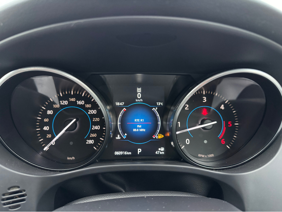 2016 Jaguar F-Pace - image 29