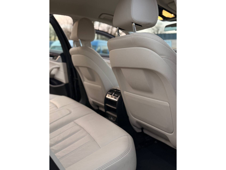 2019 BMW 5 Series - image 16