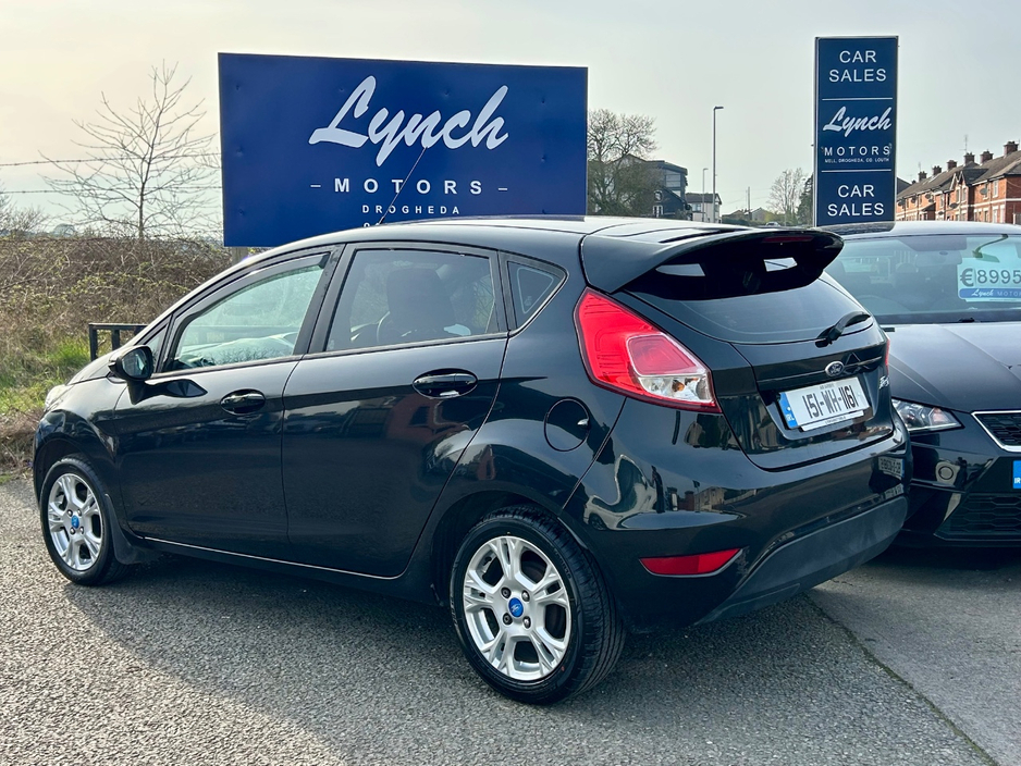 2015 Ford Fiesta - image 2