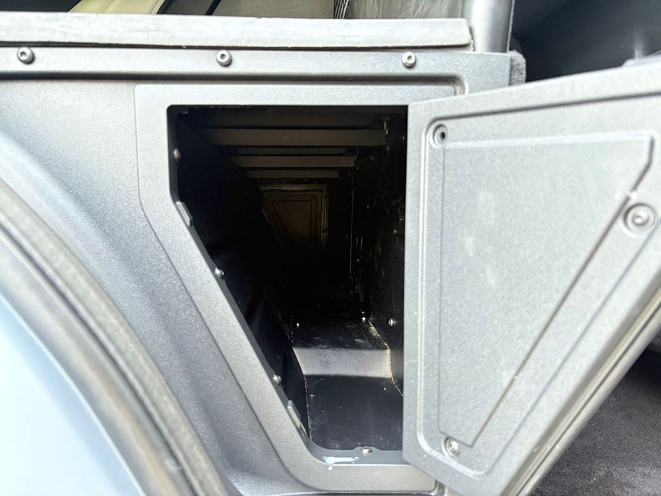 2024 Land Rover Discovery - image 23