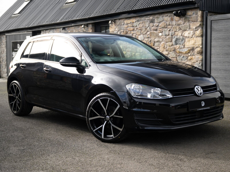 2014 Volkswagen Golf - image 3