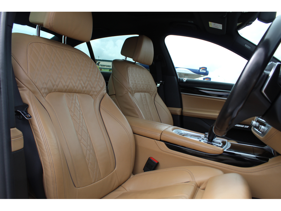 2019 BMW 7 Series - image 13