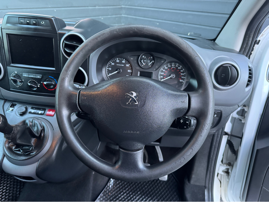 2017 Peugeot Partner - image 10