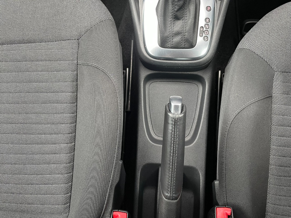 2014 Volkswagen Polo - image 16