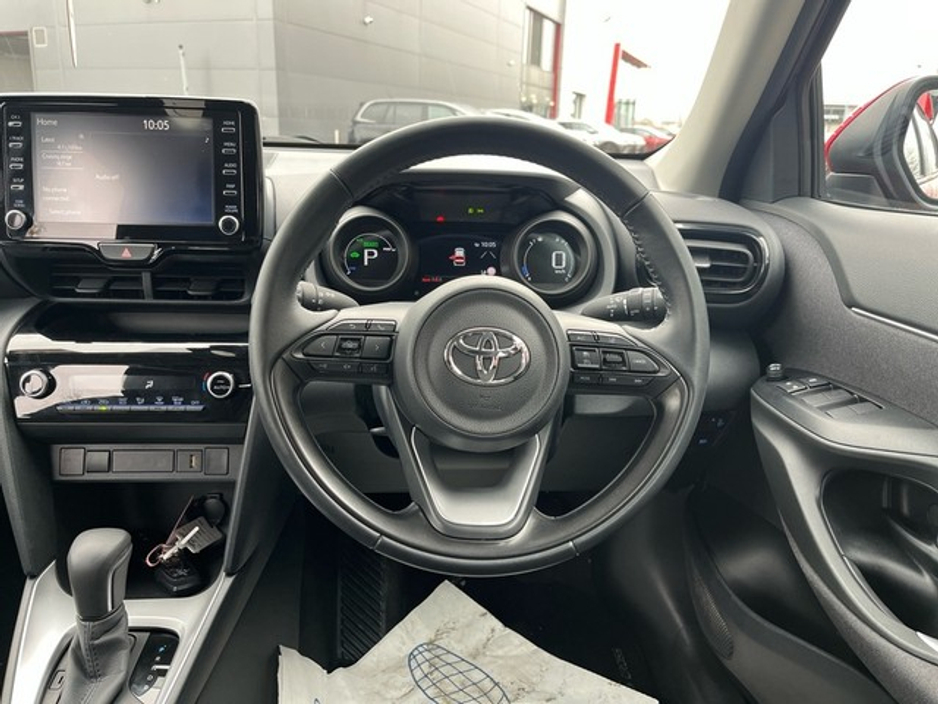 2023 Toyota Yaris Cross - image 9