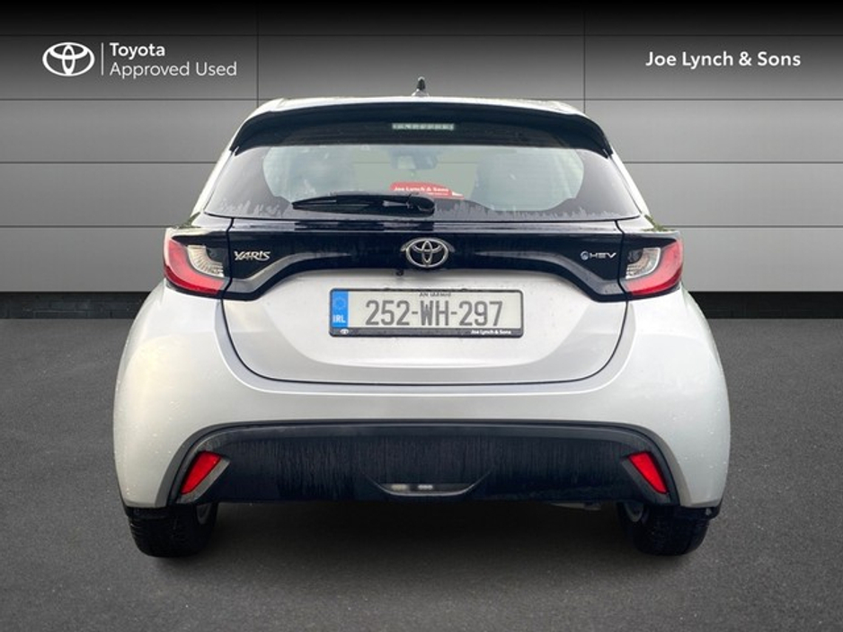 2025 Toyota Yaris - image 4