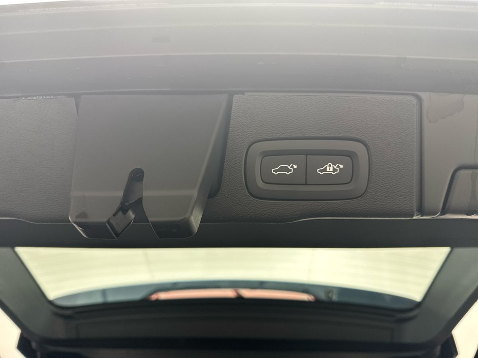 2026 Volvo XC60 - image 25