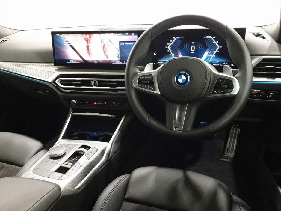 2023 BMW 3 Series - image 6