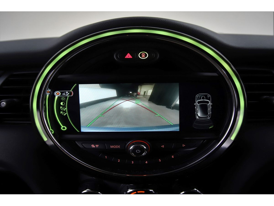 2017 MINI Hatch - image 19