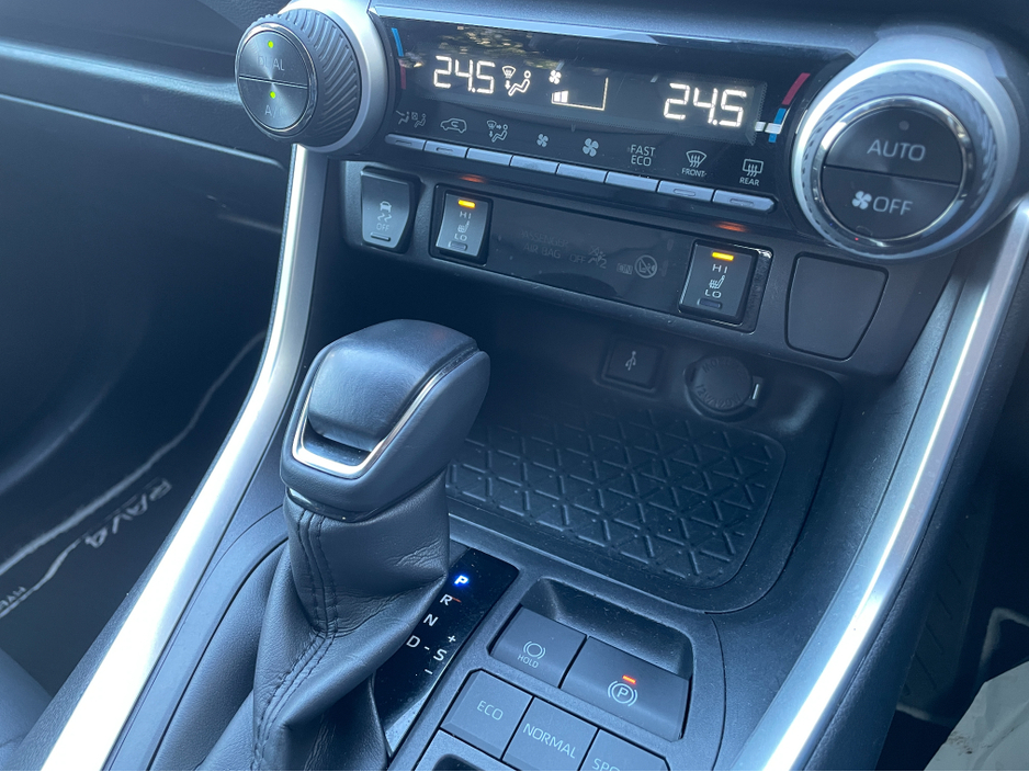 2022 Toyota Rav4 - image 11