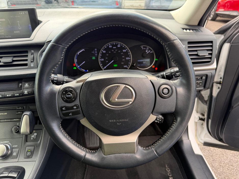 2014 Lexus CT 200 h - image 6